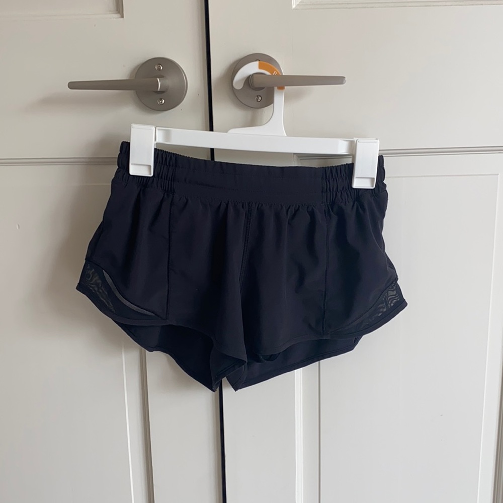 Black Lululemon Hotty Hot Short 2.5”